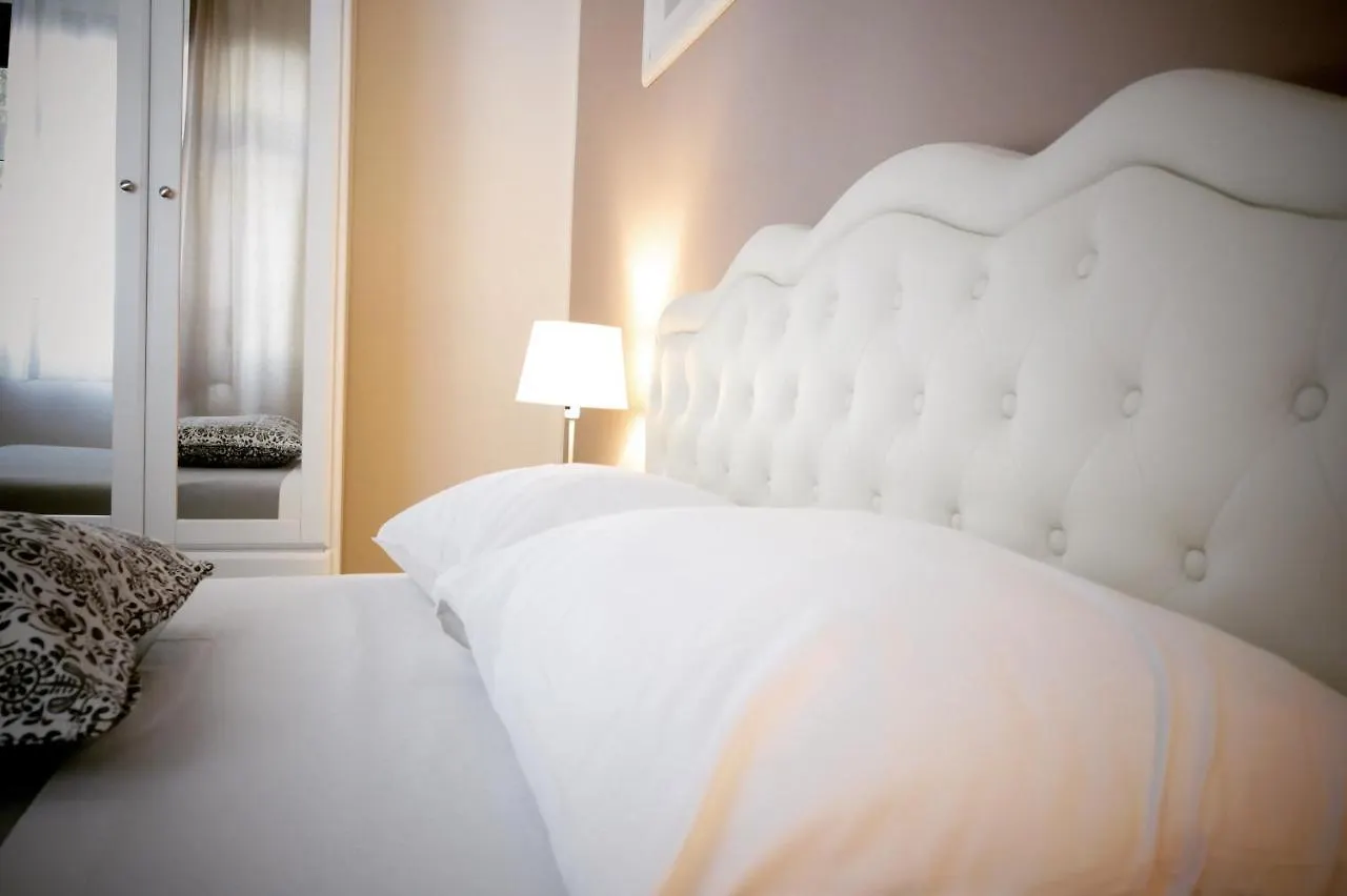 Villa Di Nera B&B Palermo Oda ve Kahvaltı